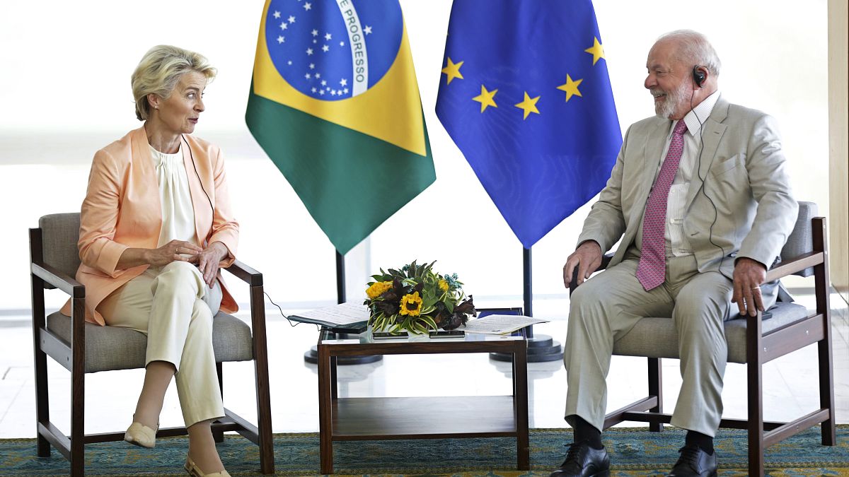 Luiz Inacio Lula da Silva brazil elnök (jobbra) és Ursula von der Leyen, az Európai Bizottság elnöke találkozott Brazíliában, a Planalto palotában 2023. június 12-én, hétfőn
