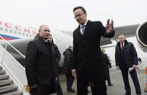 Vlagyimir Putyin orosz elnököt Szijjártó Péter miniszter fogadta a budapesti repülőtéren 2017-ben