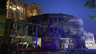 Megrongálódott épület a rakétatámadás után Odesszában, 2023. június 14-én