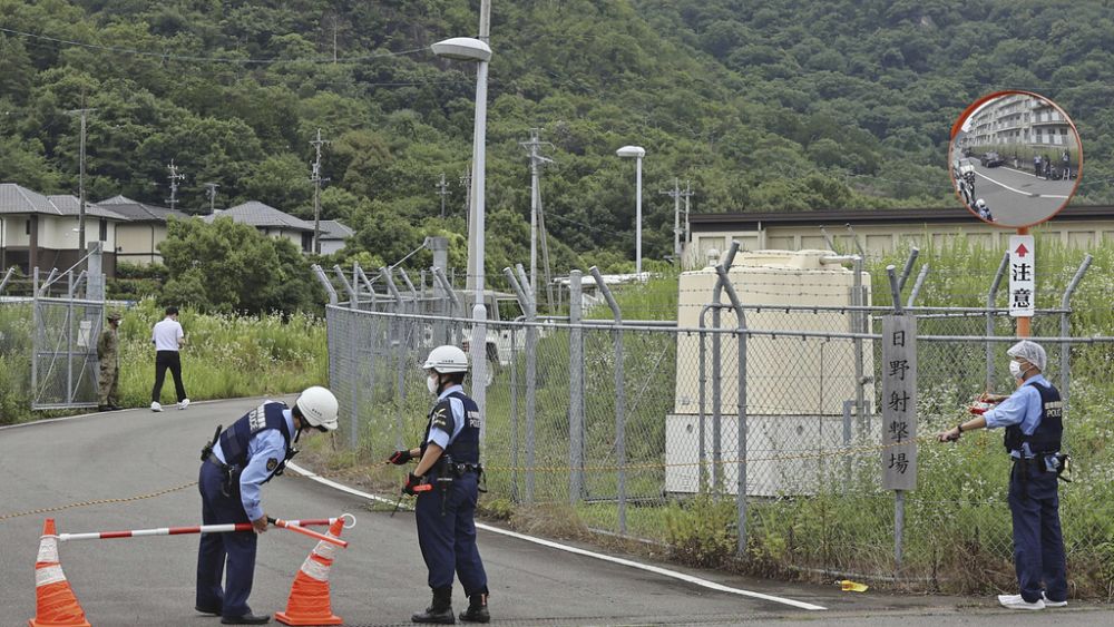 日本：18歳兵士が仲間3人を射殺