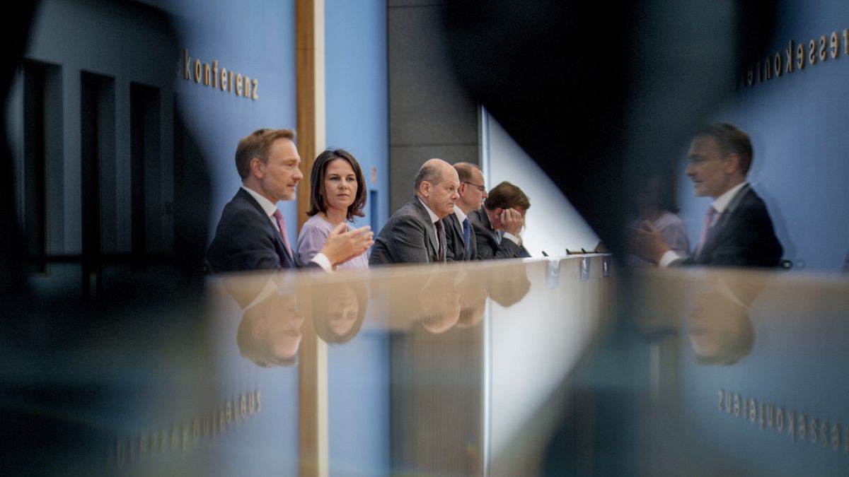 AußenministerAußenministerin Baerbock, Bundeskanzler Scholz und Finanzminister Lindner bei der Vorstellung der neuen deutschen Sicherheitsstrategie, Berlin 14. Juni 2023