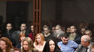 Ukrán hadifoglyok a vádlottak padján a Don menti Rosztovban, Oroszországban 2023. június 14-én