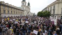 Menschen in ganz Polen demonstrieren gegen das strenge Abtreibungsrecht.