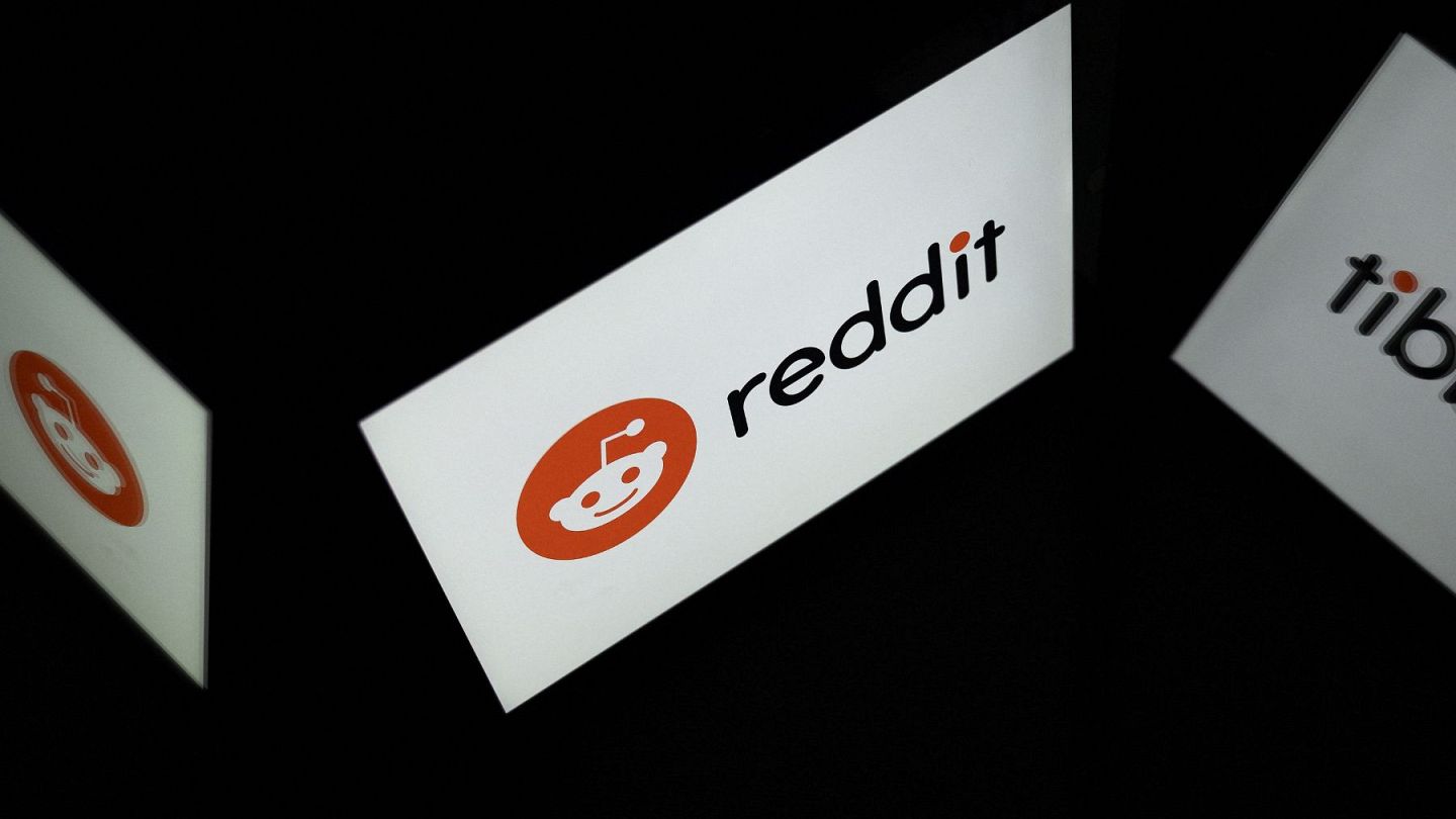 Reddit subs 'go dark' indefinitely during protest 