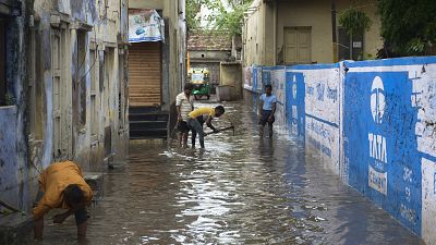 رافق وصول الإعصار تساقط أمطار غزيرة على السواحل الغربية للهند