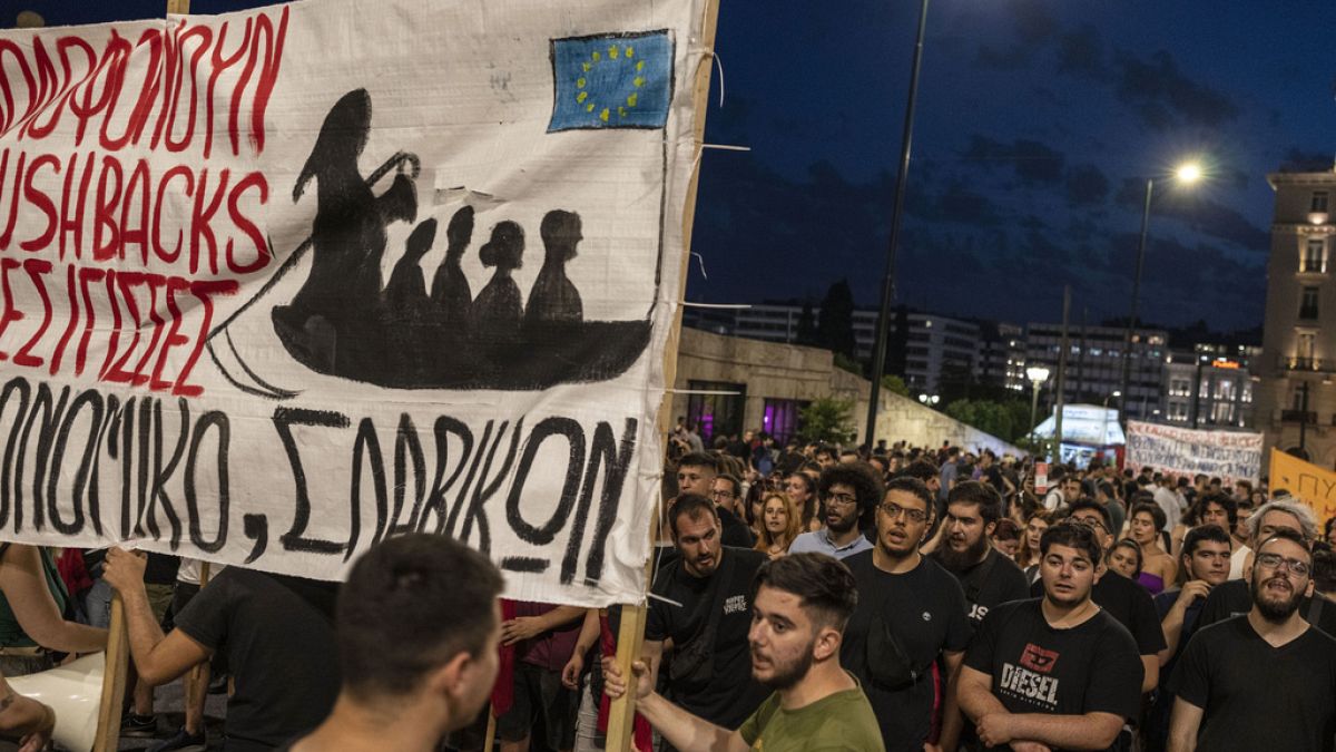 Manifestation en Grèce après le naufrage du bateau des migrants