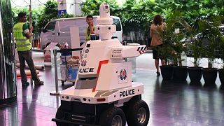 ربوتات تقوم بدوريات شرطة في شوارع سنغافورة