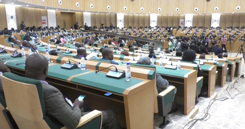 Zimbabwe increase fees to run for political offices Zimbabwe increase fees to run for political offices