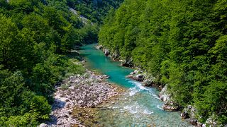 O canhão do rio Tara percorre quase todo o Montenegro na totalidade.
