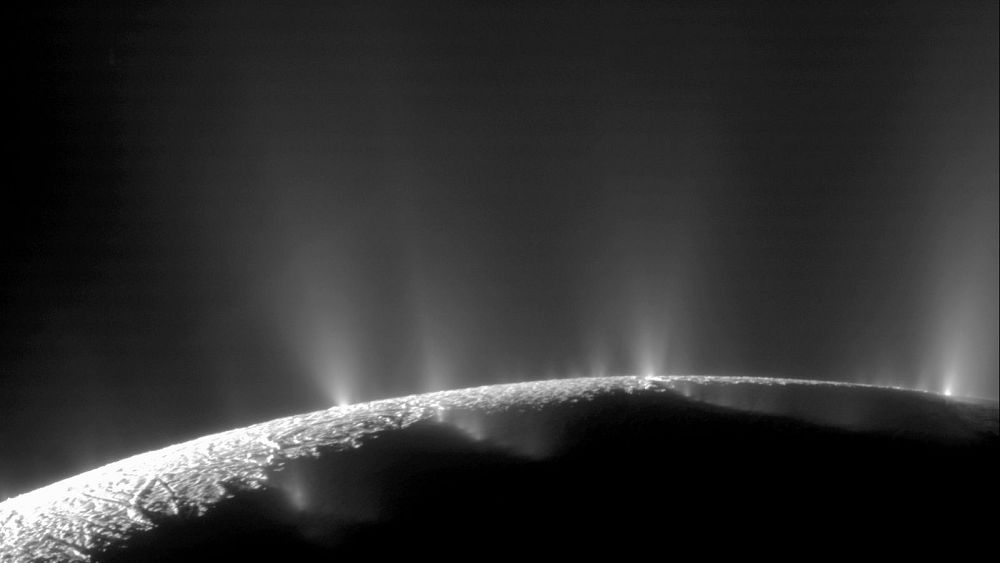 Il fosforo, elemento essenziale per la vita, è stato scoperto sulla luna di Saturno