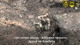 الجندي الروسي لحظة استسلامه