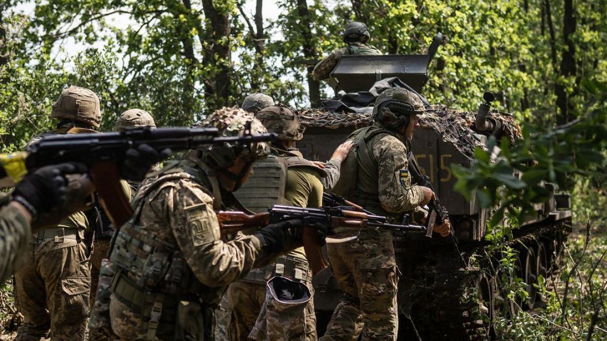 جنود أوكرانيون في ميدان القتال