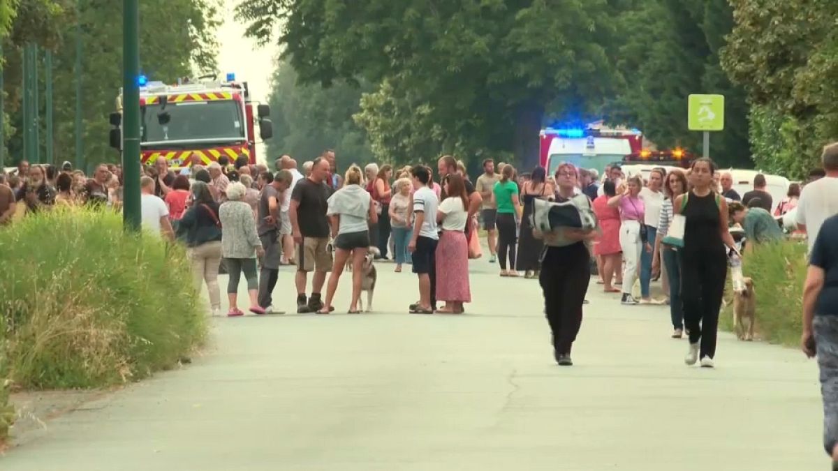 Les autorités évacuent des habitants à La Laigne en Charente-Maritime (17/06/2023)
