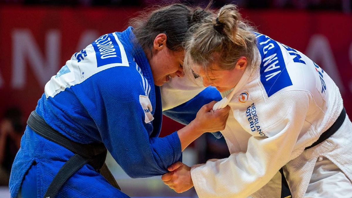 Greece's Elisavet Teltsidou defeats Dutch Olympic Bronze Medallist Sanne Van Dijke at -70kg