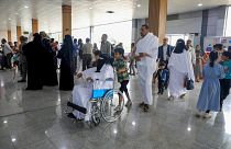 مسافران یمنی در فرودگاه صنعا