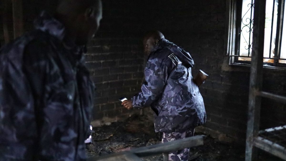 Les forces ougandaises après l'attaque djihadiste contre un lycée de l'ouest du pays.