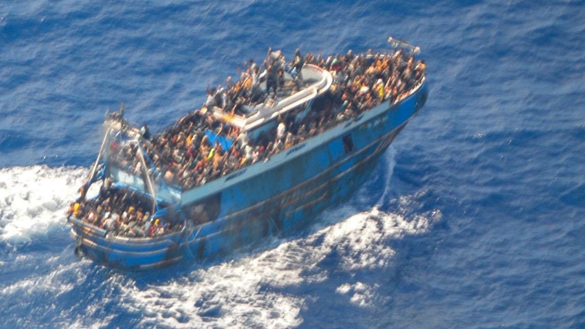 قایق مهاجران که در سواحل یونان غرق شد