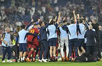 الفريق الإسباني بعد فوزه بركلات الترجيح بين كرواتيا وإسبانيا في روتردام.