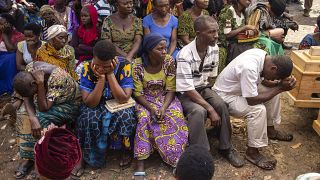 Ouganda : des familles enterrent les morts de l'attaque des ADF