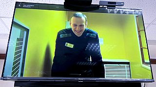 Alexei Navalny durante un videomessaggio dal carcere.