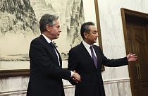ABD Dışişleri Bakanı olan Bilinken,  ÇKP Dış İlişkiler Komisyonu Direktörü Vang Yi