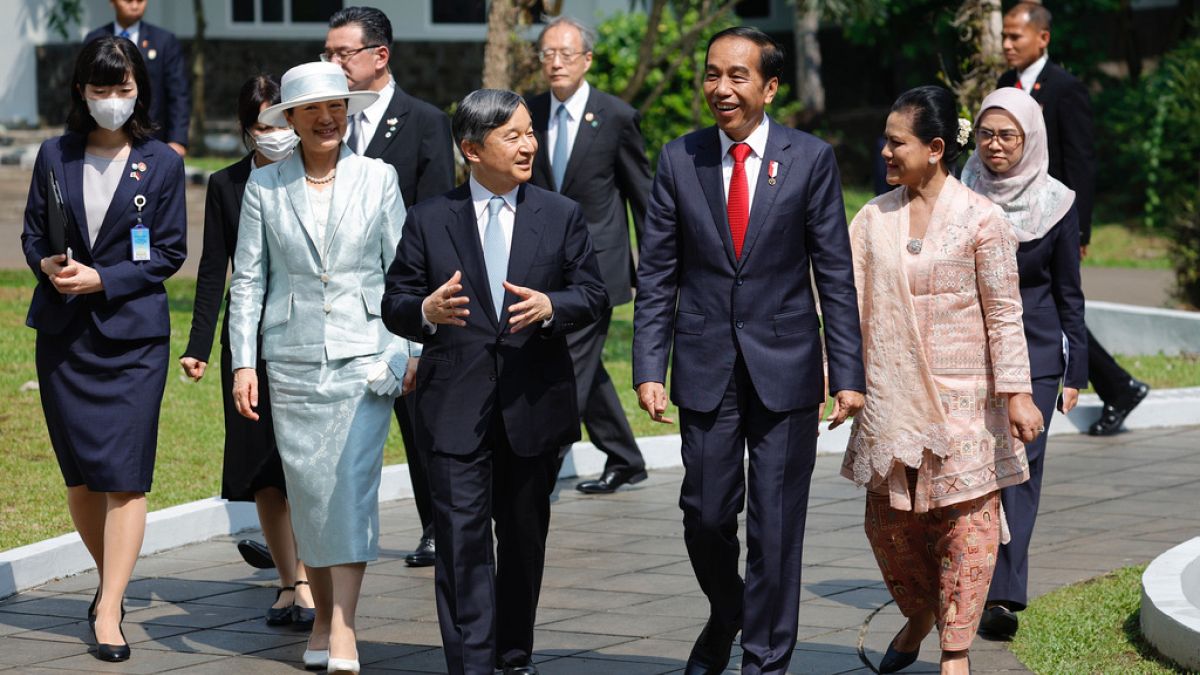 الإمبراطور الياباني والرئيس الإندونيسي