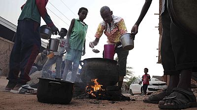 Soudan : des habitants de Khartoum appellent aux dons pour survivre