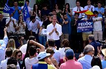 رهبر حزب مردم اسپانیا در بین هواداران این حزب محافظه کار در جریان یک میتینگ انتخاباتی