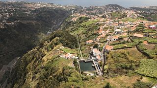 Madeirán fel-le jár a hegyen a víz, és így mindenkinek jut energia