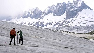 İsviçre'de iklim değişikliği yüzünden eriyen buzullar