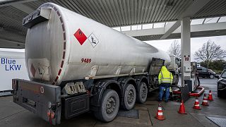 Die EU hat die Einfuhr von russischem Rohöl und raffinierten Produkten wie Diesel und Benzin auf dem Seeweg vollständig verboten.  