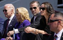 Joe Biden, Jill Biden és gyermekeik, Hunter és Ashley Biden a Pennsylvaniai Egyetemen Philadelphiában, 2023. május 15-én