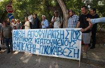 Διαδήλωση έξω από την πρεσβεία της Αλβανίας στην Αθήνα για την συνεχιζόμενη κράτηση από τις αλβανικές αρχές του νεοεκλεγέντα δημάρχου Χειμμάρας Φρέντυ Μπελέρη