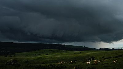 عاصفة رعدية في أوبراك، جنوب وسط فرنسا، في 13 يونيو 2023