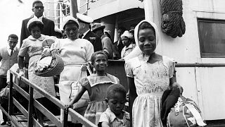 Some of the thousands disembarking from the liner Begona at Southampton shortly before the Commonwealth Immigration Act came into force , 2 July 1962 .