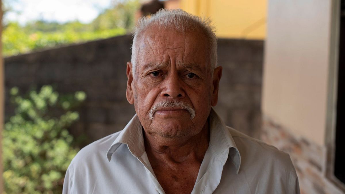 José Miguel Quesada, un empleado de granja de Costa Rica, tiene cáncer de lengua. Trabajó durante 40 años con  chlorothalonil.