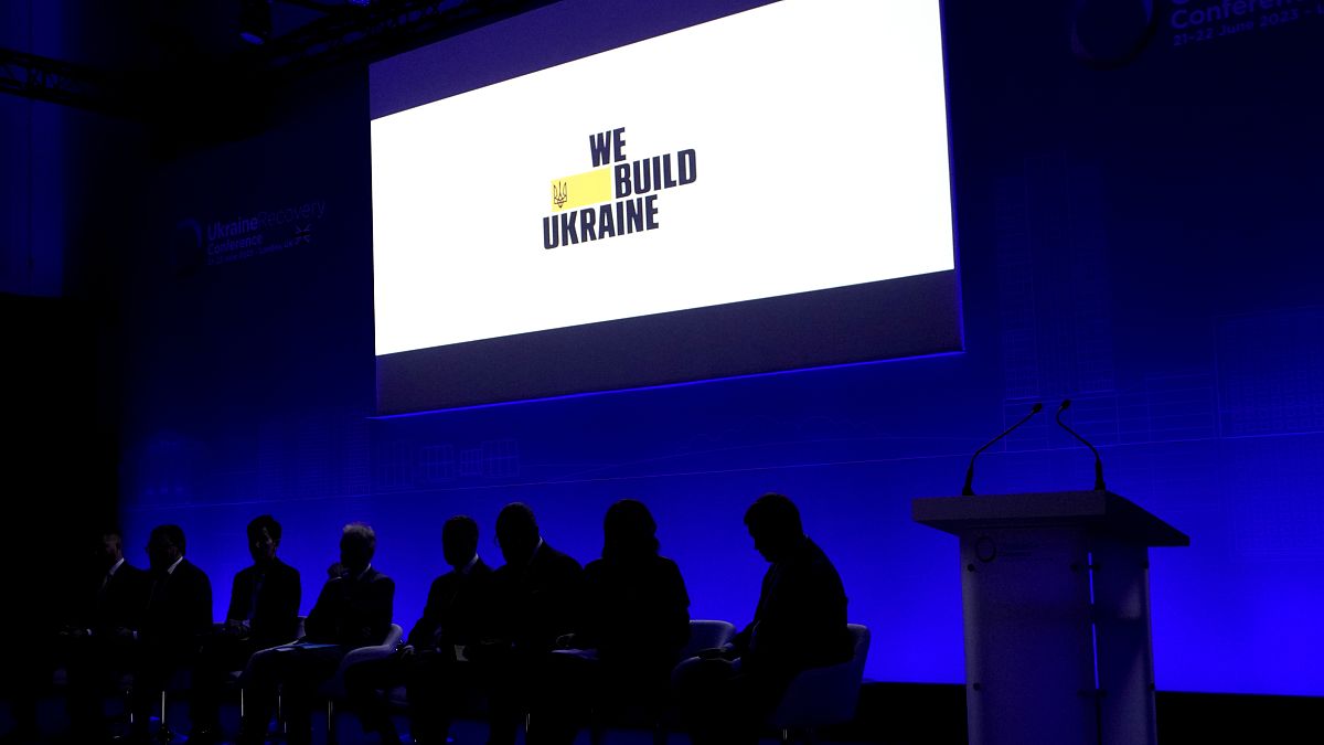 Στο Λονδίνο πραγματοποιείται η διήμερη Διάσκεψη για την Ανοικοδόμηση και Ανάκαμψη της Ουκρανίας με συμμετοχή 60 χωρών