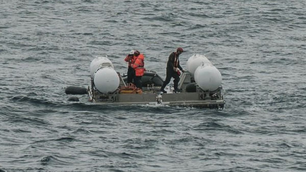 Submersível "Titan", no domingo, a ser preparado para o mergulho