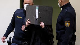 صورة من الأرشيف لمحاكمة امرأة تدعى جينيفر بتهمة القتل والانتماء إلى داعش، ميونخ 2021