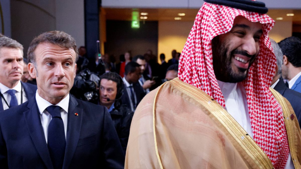 Macron e Mohammed bin Salman. (Parigi, 22.6.2023)