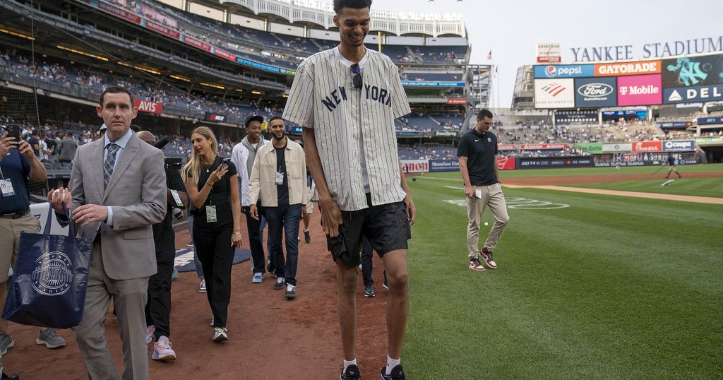 Yankee With Bright Future Is Guided by His Past - The New York Times