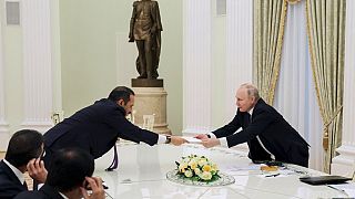 الرئيس الروسي فلاديمير بوتين ورئيس الوزراء وزير الخارجية القطري الشيخ محمد بن عبد الرحمن آل ثاني