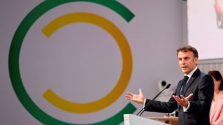  إيمانويل ماكرون يلقي كلمة خلال الجلسة الافتتاحية للقمة المالية العالمية الجديدة في باريس، الخميس 22 يونيو 2023. 