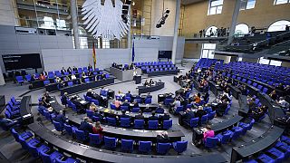 Partido de Sholz quer ampliar classificação de "vítimas" da injustiça comunista na Alemanha de Leste