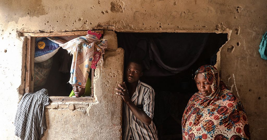 Nigeria: displaced person camps under pressure