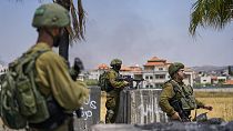 İşgal altındaki Batı Şeria'da bir kontrol noktasında görevlendirilen İsrail askerleri 