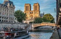 Paris'te Notre Dame Kilisesi yanından geçen Seine nehri