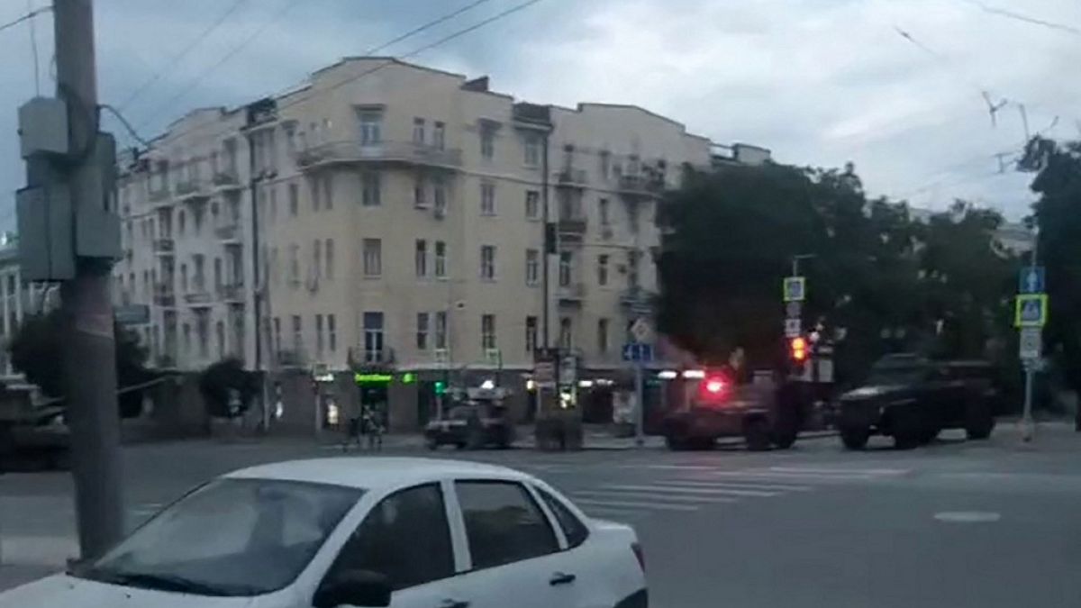 Das Bild stammt von einem Instagram-Feed und zeigt angeblich zwei Fahrzeuge der Wagner-Truppen in Rostow am Don