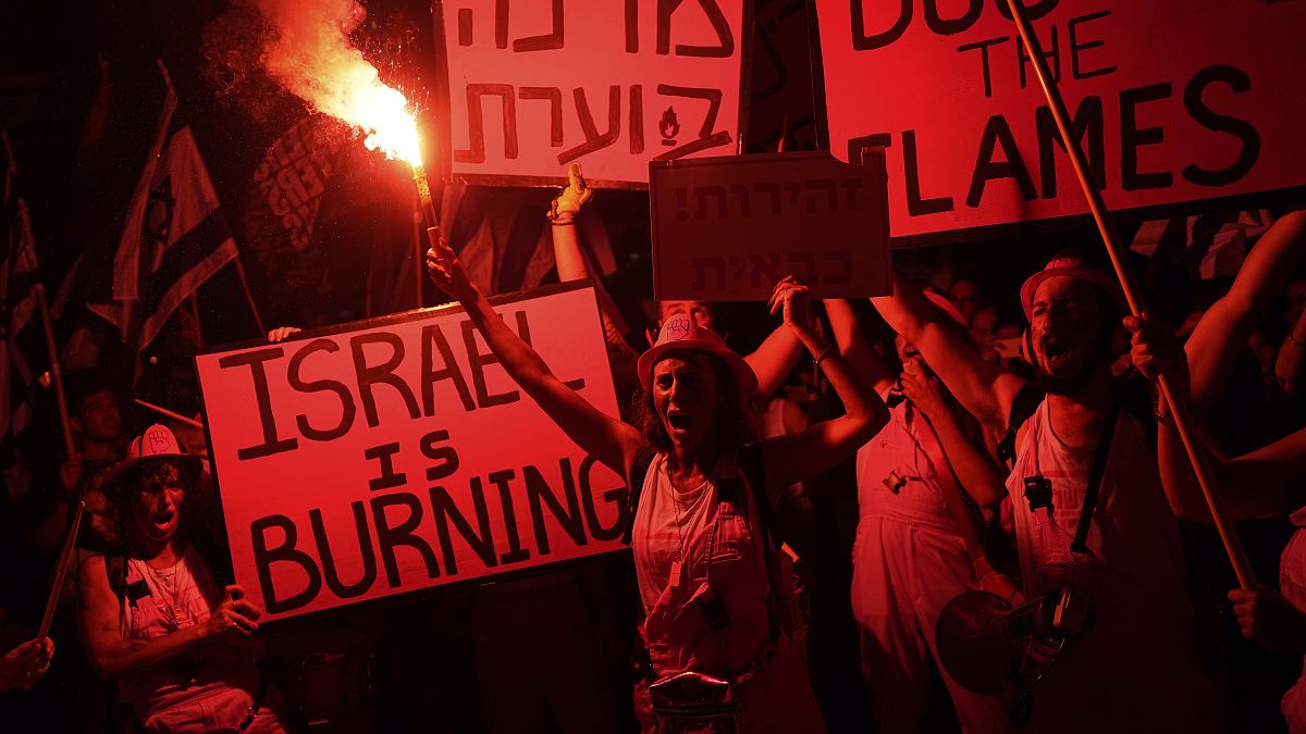 Участники акции протеста в Тель-Авиве