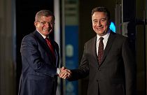 Gelecek Partisi Genel Başkanı Ahmet Davutoğlu (sol), DEVA Partisi Genel Başkanı Ali Babacan 